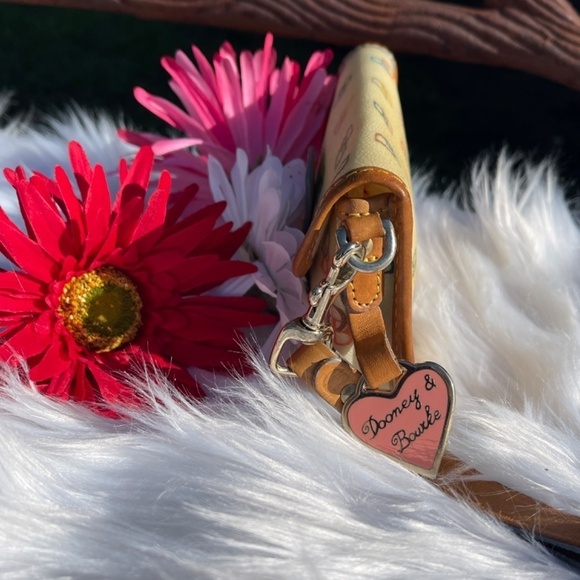 Vintage Dooney & Bourke Coated Canvas/Leather Logo Wristlet - Picture 3 of 7